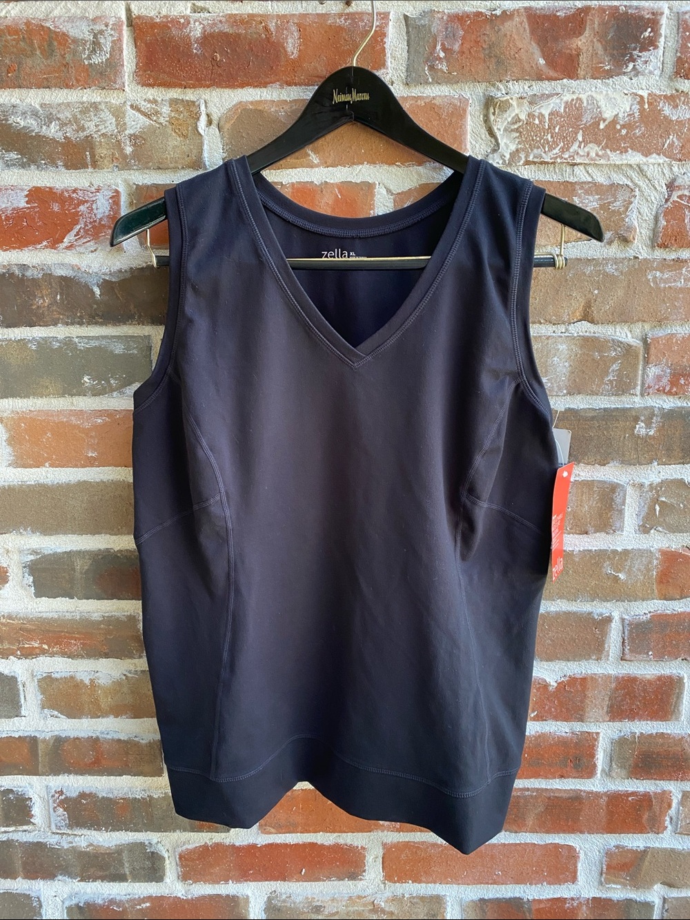 NEW✨Zella black v-neck tank